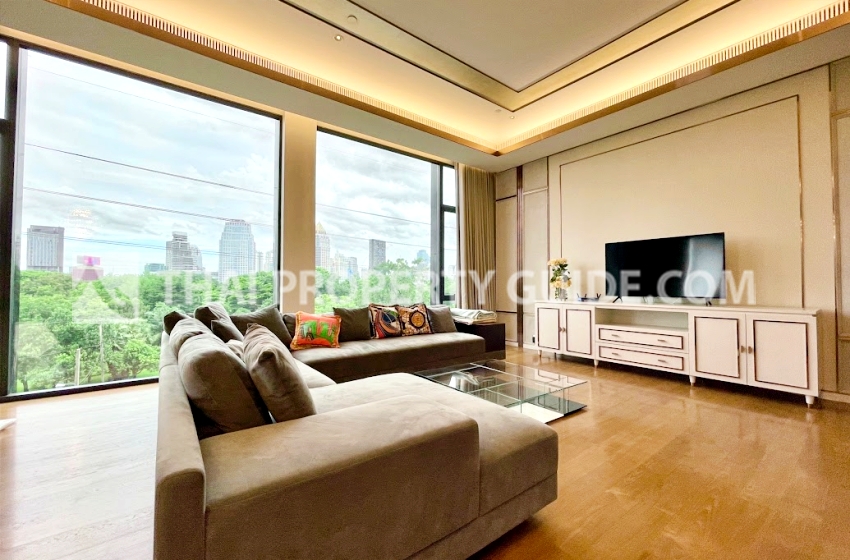 Condominium in Ploenchit